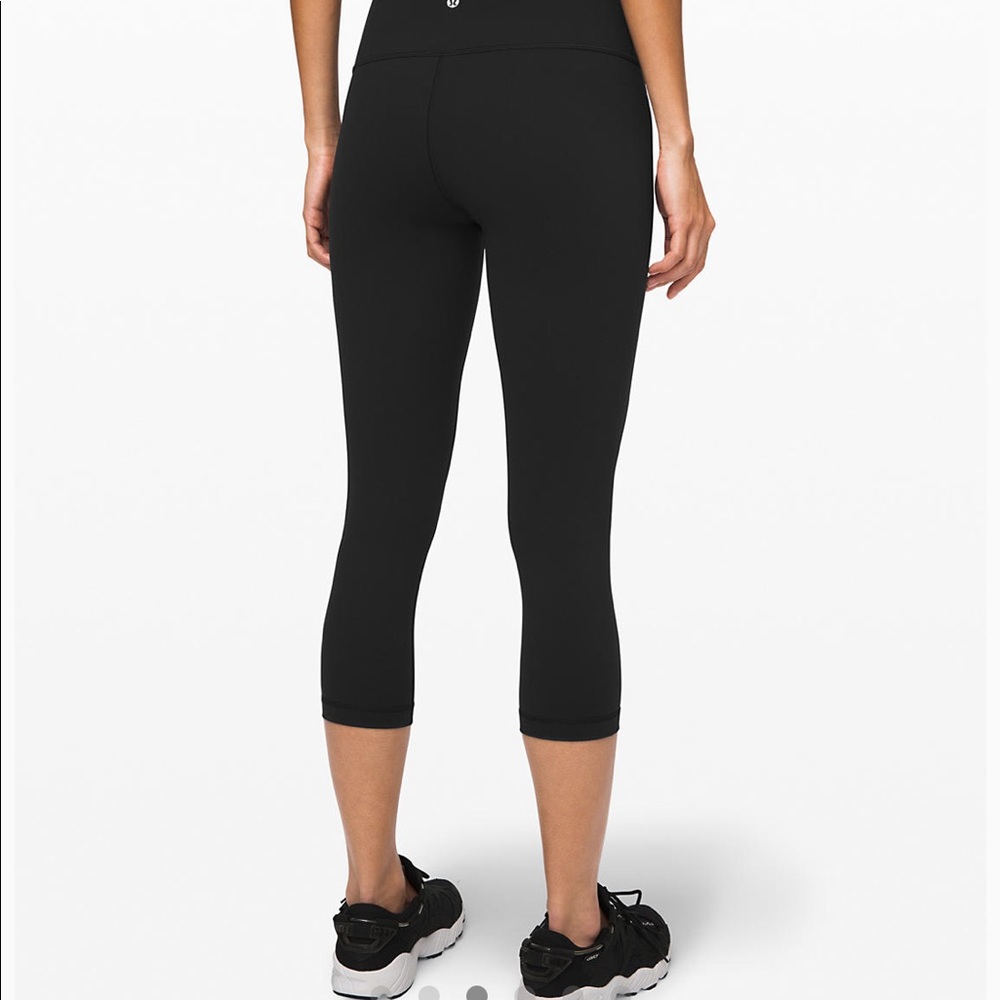 Lulu lemon Black size 6 cropped wunder under